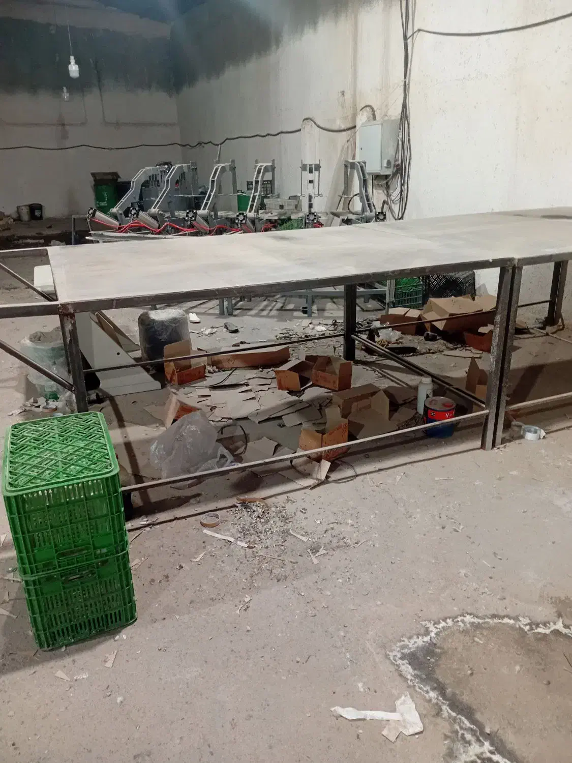 فروش ۲ عدد میز آهنی در ابعاد ۱/۵ *۲ به ارتفا۱/۲۰|دفتر کار|قم, قلعه صدری|دیوار