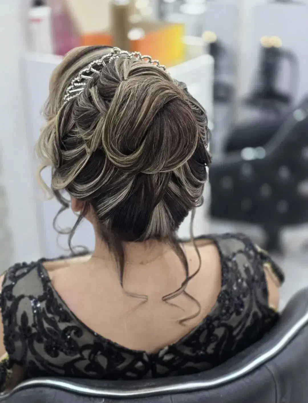 شنیون میکاپ اقتصادی|خدمات آرایشگری و زیبایی|مشهد, مصلی (کارمندان اول)|دیوار