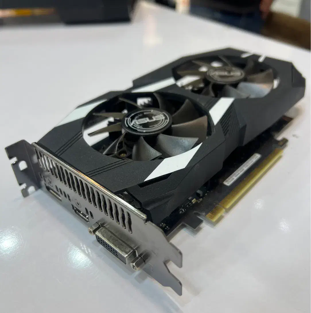 کارت گرافیک ۴گیگ Asus خانگی|قطعات و لوازم جانبی رایانه|دامغان, |دیوار