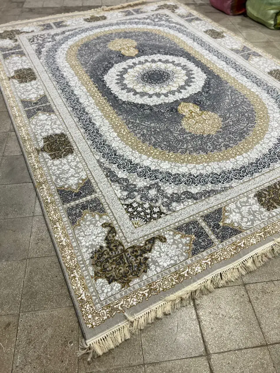 طرح و نقش جدید موجود شد|فرش|اصفهان, زاجان|دیوار