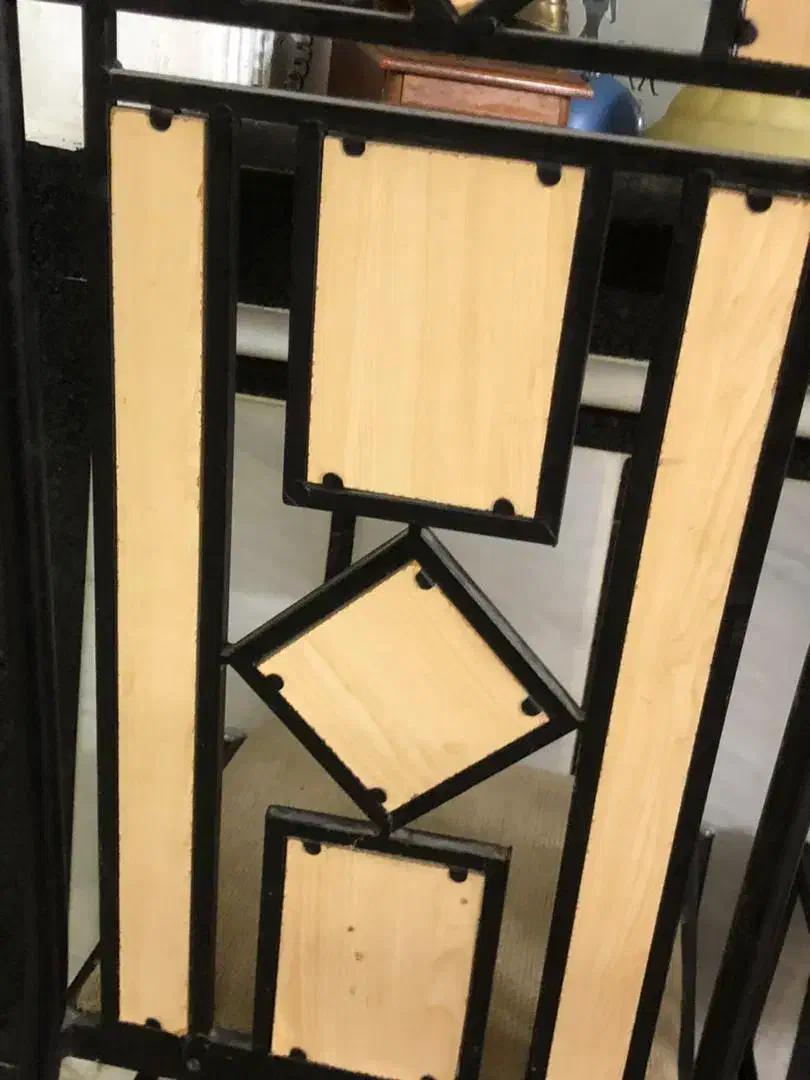 ۳ صندلی چوب و فلز|میز و صندلی غذاخوری|قائم‌شهر, |دیوار