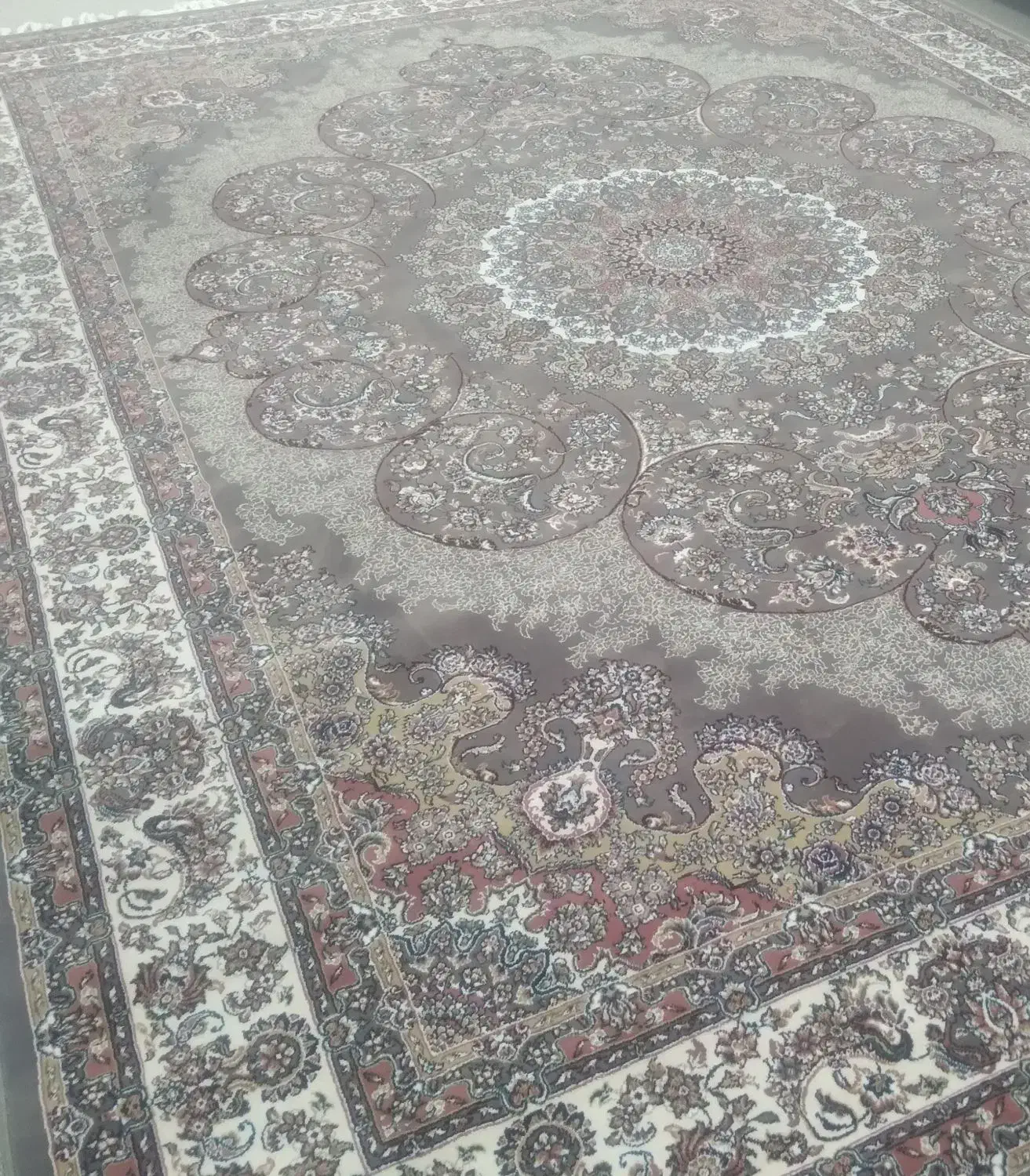 فروش یا تعویض فرش ۷۰۰شانه نو|فرش|آبدانان, |دیوار