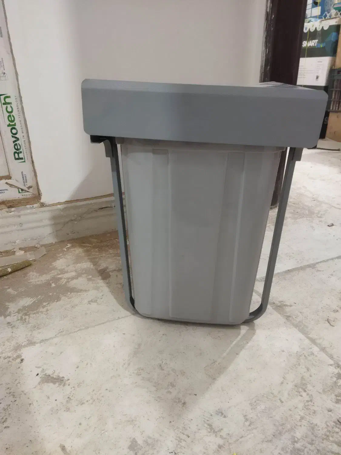 سطل زباله تو کار نو|لوازم نظافت|زاهدان, |دیوار