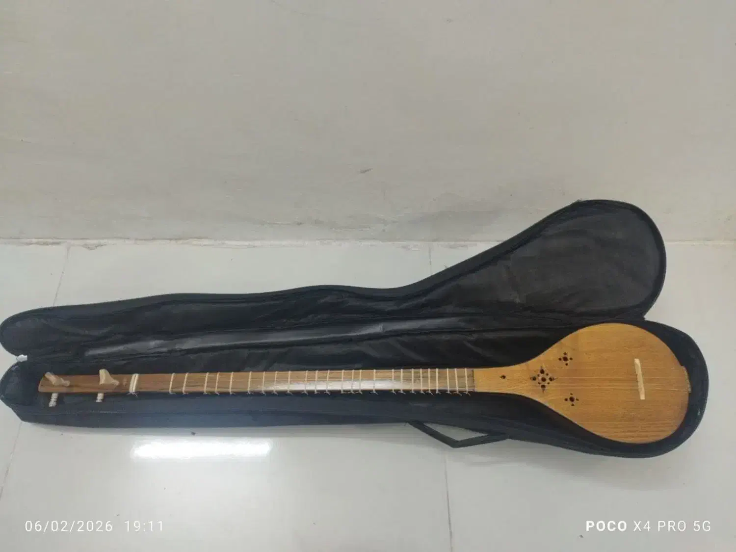 سه تار محراب و مفاخری اقساطی|سازهای سنتی|یزد, |دیوار