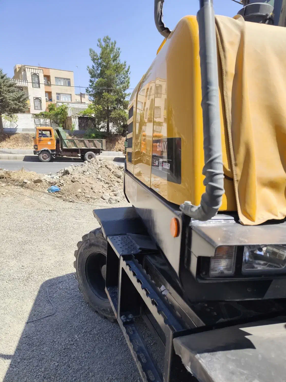 فروش مینی بیل لاستیکی سانی۶۵|خودرو سنگین|سنندج, |دیوار