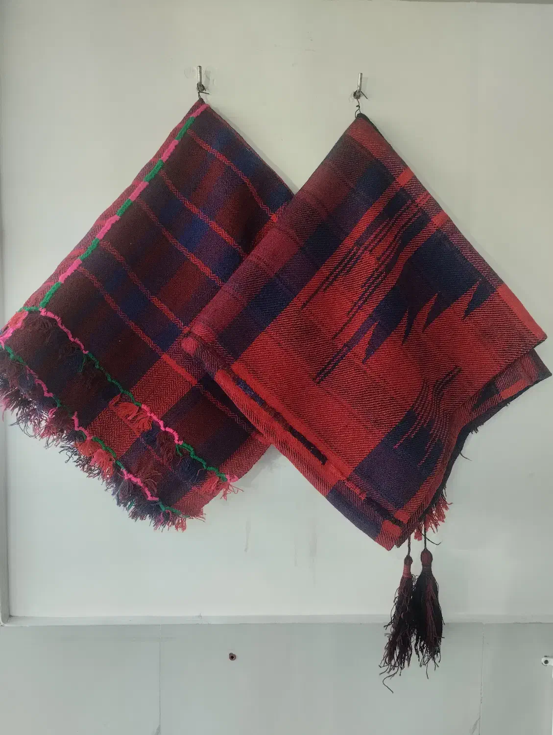 چارشه‌و دست باف قدیمی سالم و بدون خوردگی|فرش|پیرانشهر, |دیوار