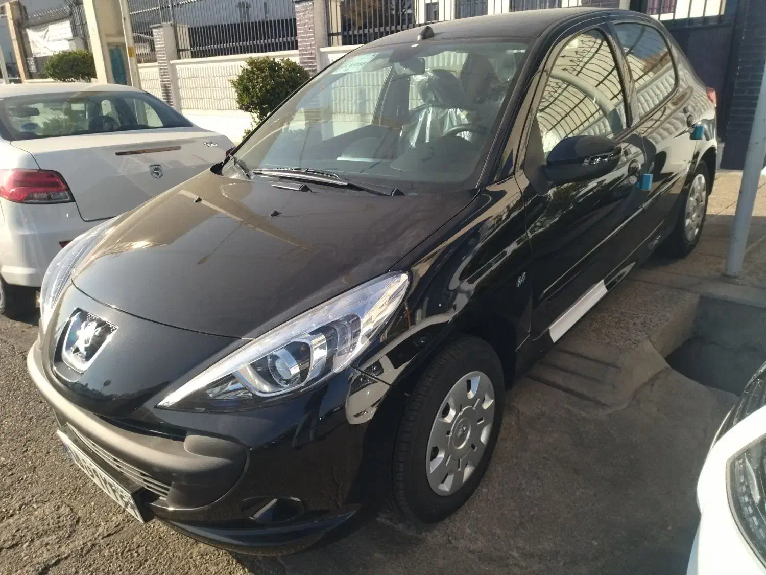 tu5 plus207 سقف فلز سفید 1404|خودرو سواری و وانت|شیراز, انجیره|دیوار