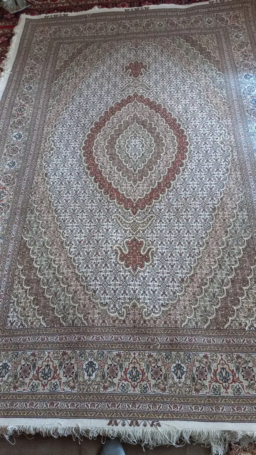 تک ۲در۳ کرم قهوای فرش دستبافت|فرش|تبریز, |دیوار