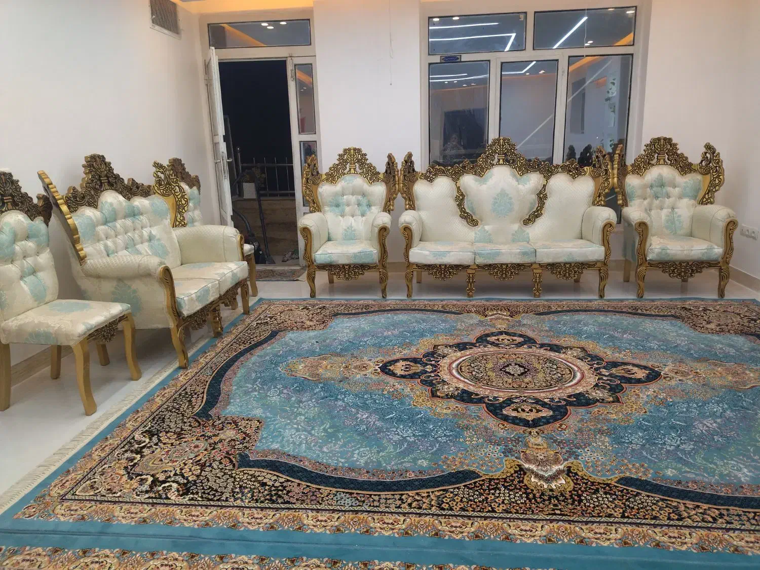 مبل سلطنتی ۹نفره|مبلمان خانگی و میز عسلی|صدرا-فارس, فاز ۱|دیوار