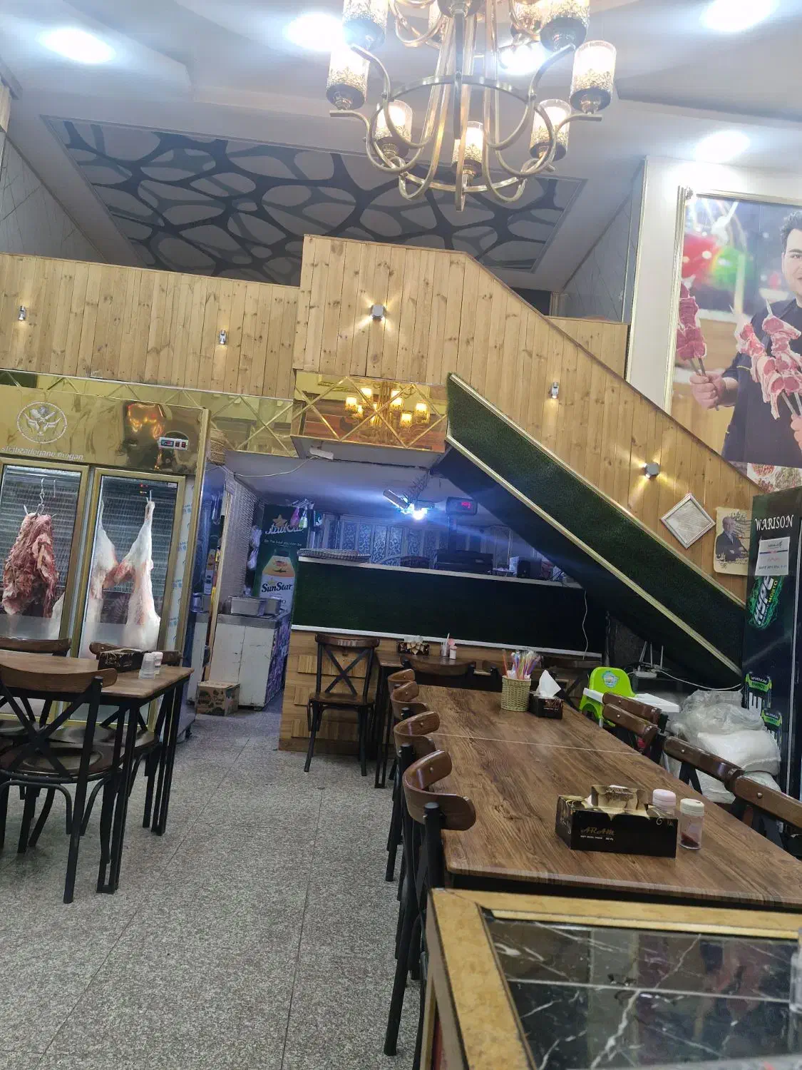 چند نفر خانم و آقا جهت کار رستوران نیازمندیم|استخدام خدمات فروشگاه و رستوران|اردبیل, |دیوار