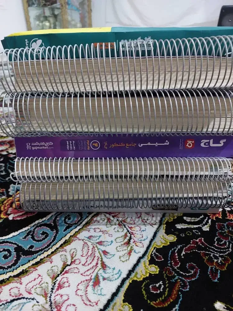 کتاب های iQ گاج|کتاب و مجله ادبی|چهارباغ, |دیوار