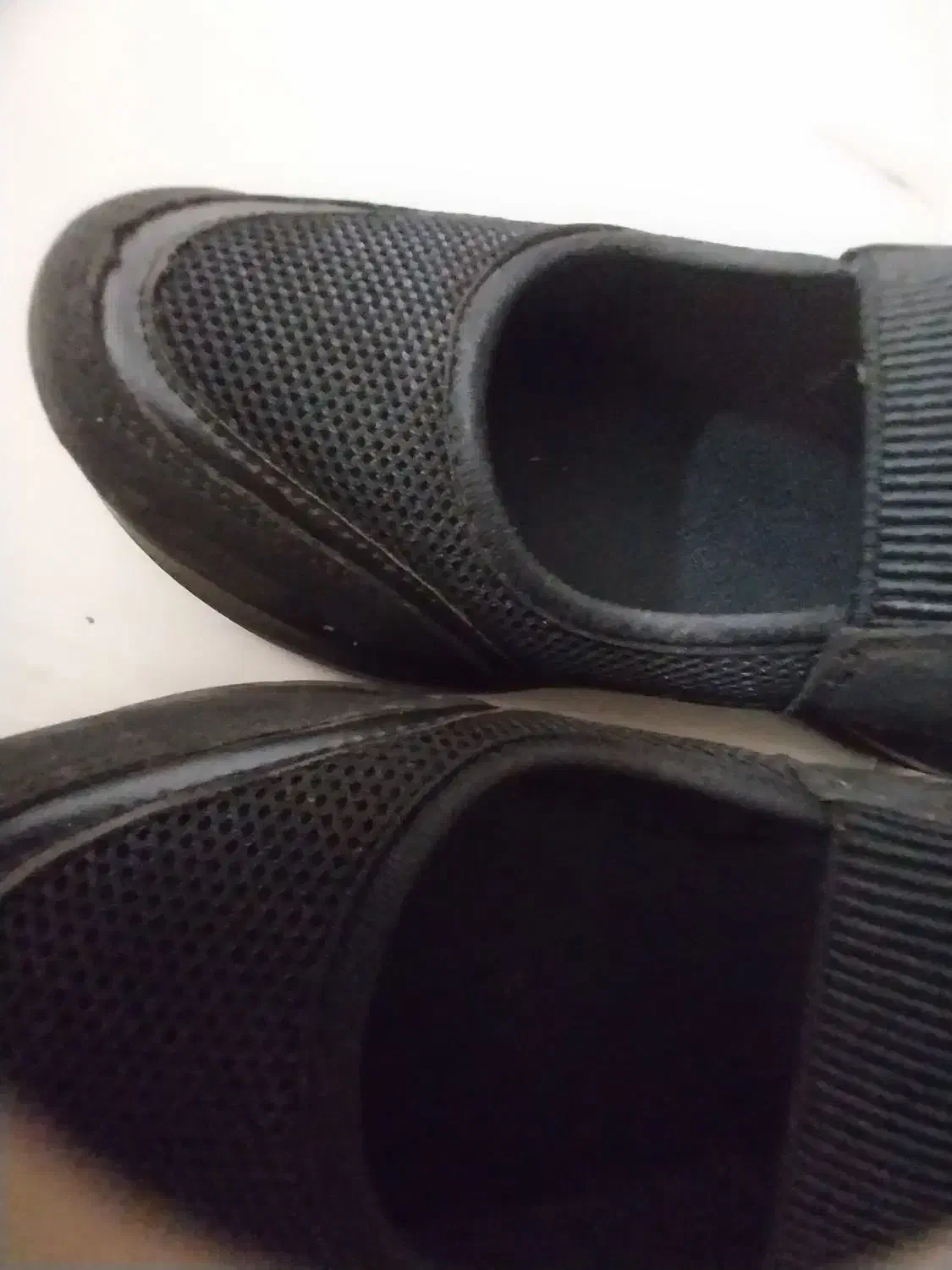 کفش کتونی|کیف، کفش، کمربند|بومهن, |دیوار