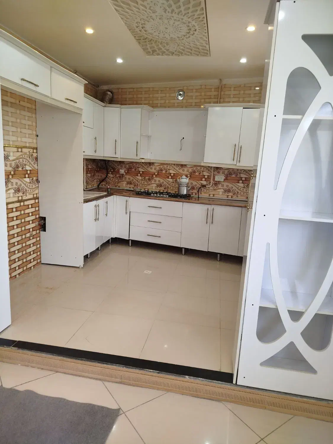 خانه لوکس طبقه دومم پارکینگ دارشریف آباد...|اجارهٔ آپارتمان|تکاب, |دیوار