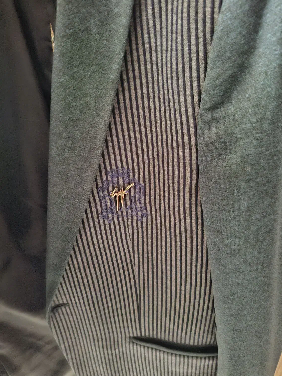 کت تک|لباس|اصفهان, شاهزید|دیوار