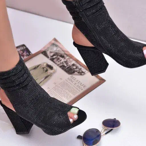 مدل خانم آماتور و حرفه ای در لاین کفش برند|استخدام هنری و رسانه|بوشهر, |دیوار