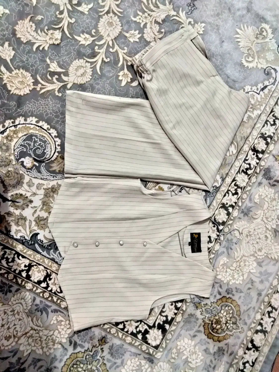 ست لباس نو|لباس|قم, قلعه کامکار|دیوار