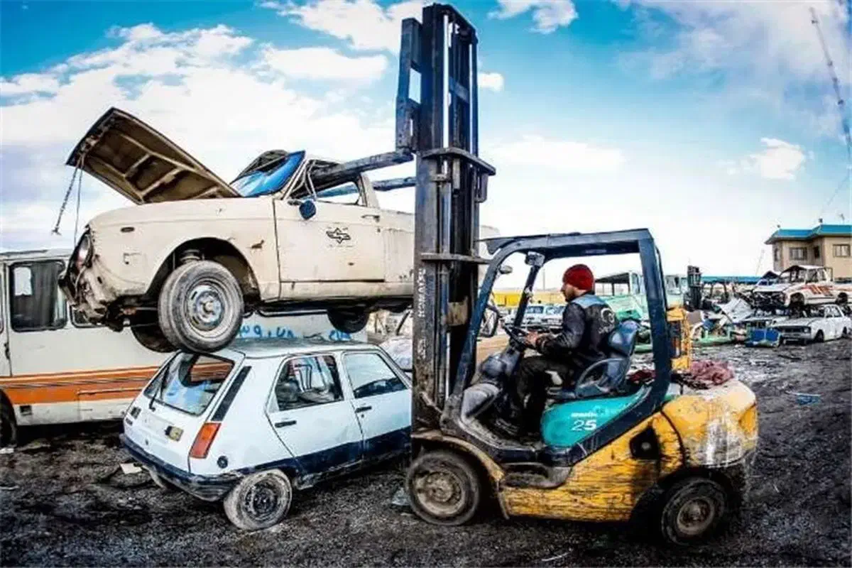 خرید خودروهای فرسوده، اسقاطی و تصادفی|خدمات موتور و ماشین|بروجن, |دیوار