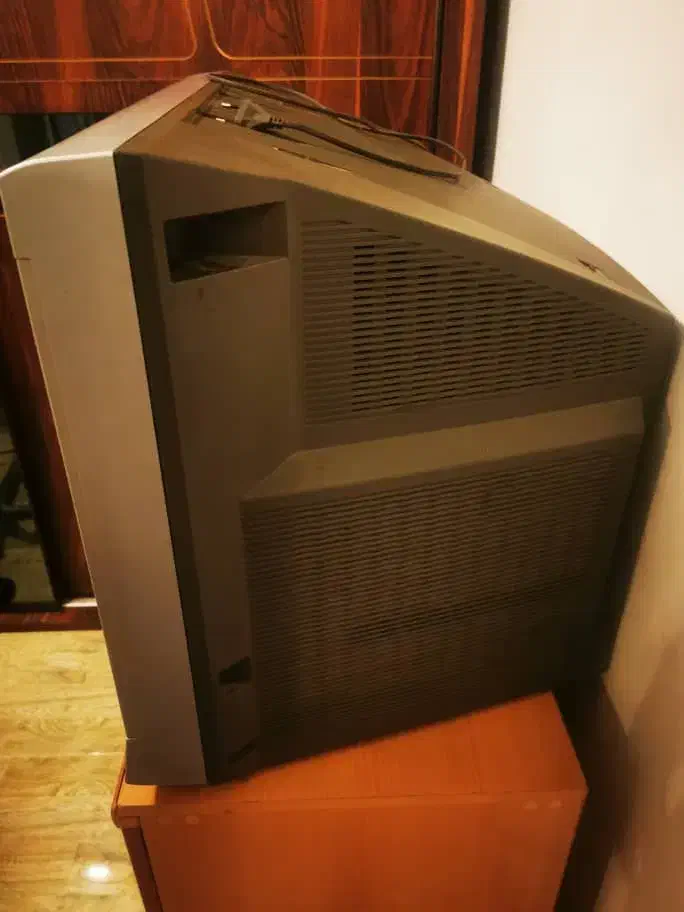 فروش تلویزیون سونی نقره ایی رنگ 21 اینچ ژاپنی|تلویزیون و پروژکتور|توتکابن, |دیوار