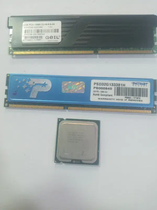 ۲ عدد رم ۲ گیگ ddr3 ویک cpu دوهسته ای اینتل|قطعات و لوازم جانبی رایانه|تهران, شهرک رضویه|دیوار