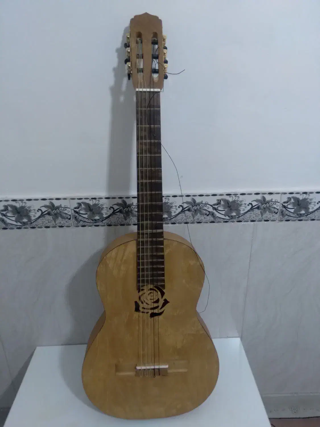 گیتار|گیتار، بیس، امپلیفایر|بروجرد, |دیوار