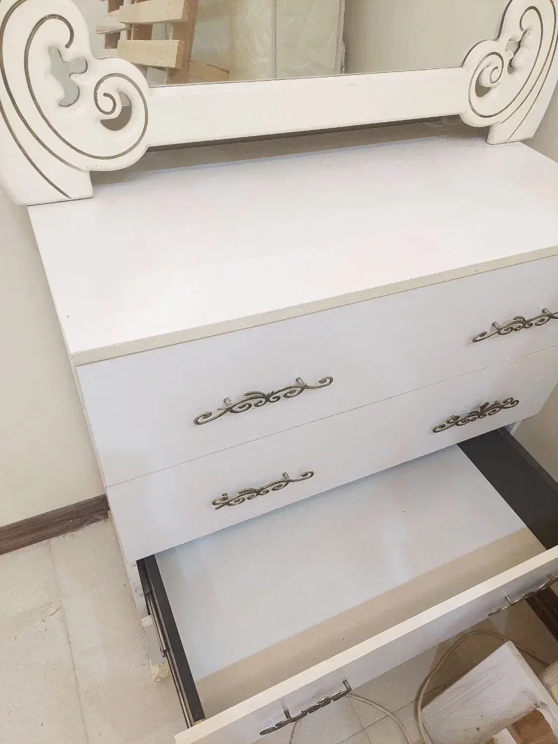 کمد چهارکشو (دراور ) و آینه|جاکفشی، کمد، دراور|کرج, کوی کارمندان جنوبی|دیوار