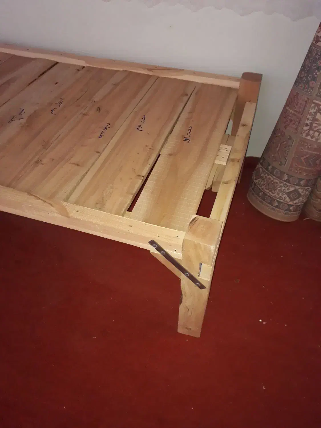 تخت خواب چوبی|تخت و سرویس خواب|شهرضا, |دیوار