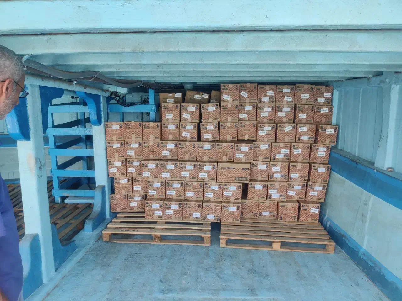 لنج در حال بارگیری بندر شارجه به بندر آبادان|خدمات حمل و نقل|تهران, حر|دیوار