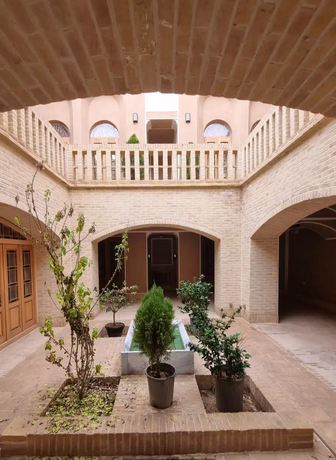 استخدام نیرو خانم برای امور خانه داری هتل|استخدام سرایداری و نظافت|یزد, |دیوار