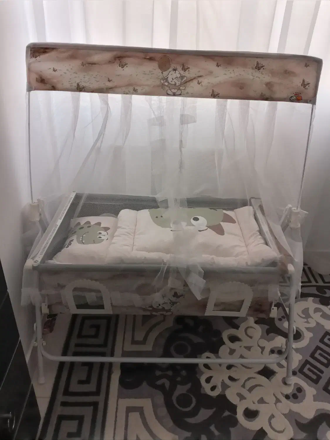 گهواره نوزاد|تخت و صندلی بچه|پرند, فاز ۴|دیوار