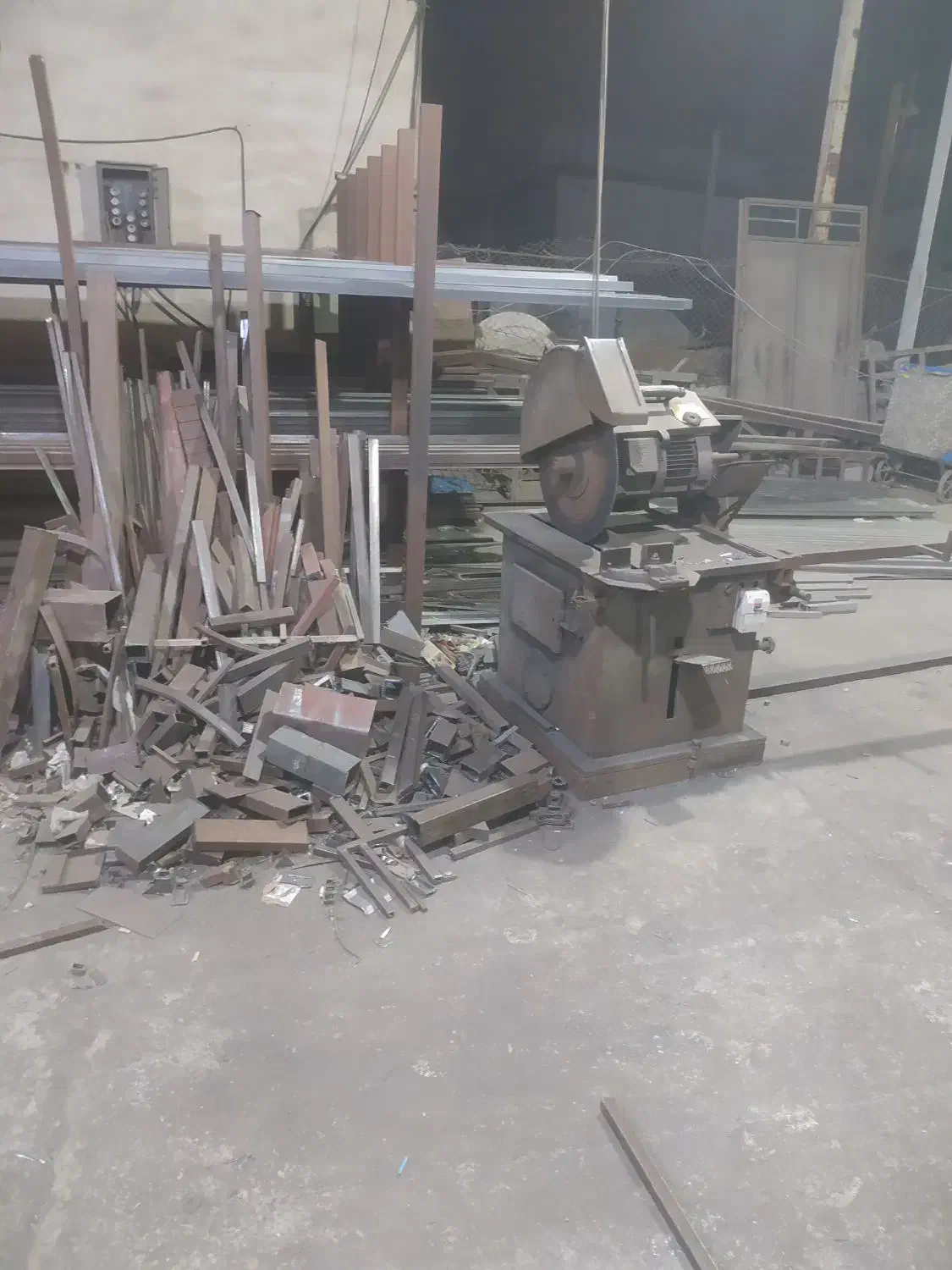 استاد کار درب و پنجره سازی|استخدام صنعتی، فنی، مهندسی|بندرعباس, |دیوار