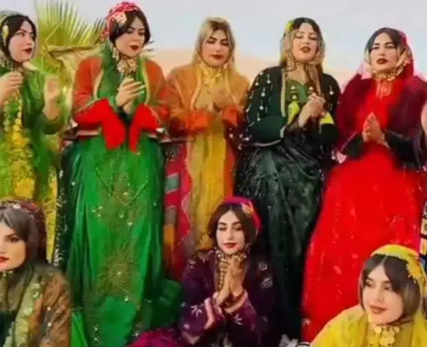 لباس محلی|لباس|ازنا, |دیوار