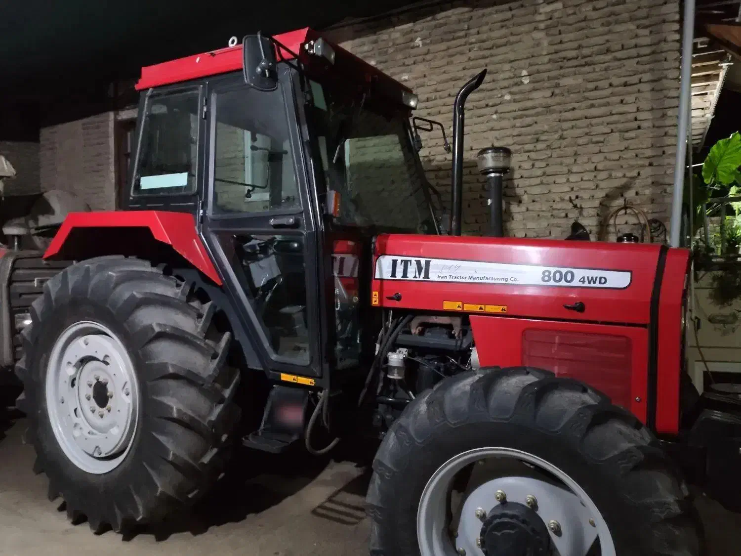 تراکتور 800 کابیندار شرکتی|خودرو سنگین|جلین, |دیوار