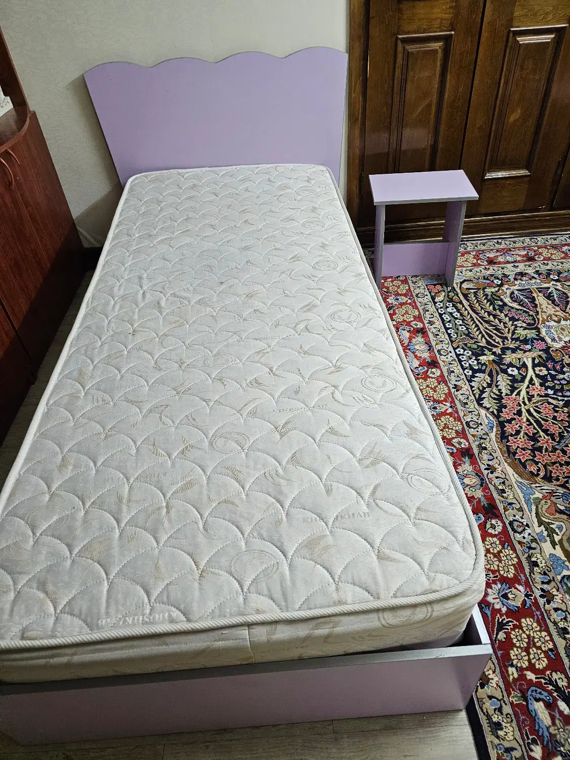 تخت نوجوان با سرویس کامل|تخت و سرویس خواب|اصفهان, باغ زرشک|دیوار