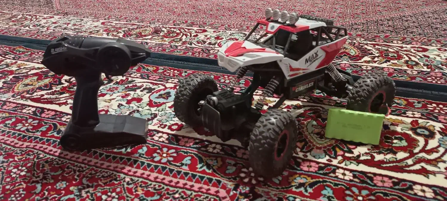 یه عدد ماشین کنترلی آفرود و یک عدد کواد کوپتر|اسباب‌‌بازی|بروجرد, |دیوار