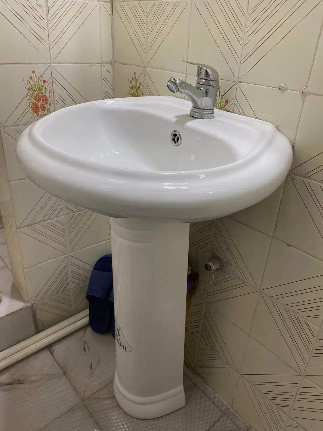 روشویی پایه دار تمیز|لوازم سرویس بهداشتی|بابل, |دیوار