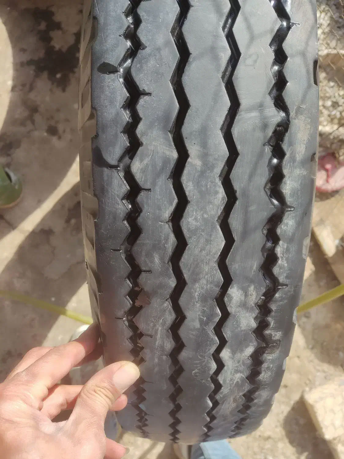 لاستیک جلو نیسان|قطعات یدکی و لوازم جانبی|قرچک, مهدیه|دیوار