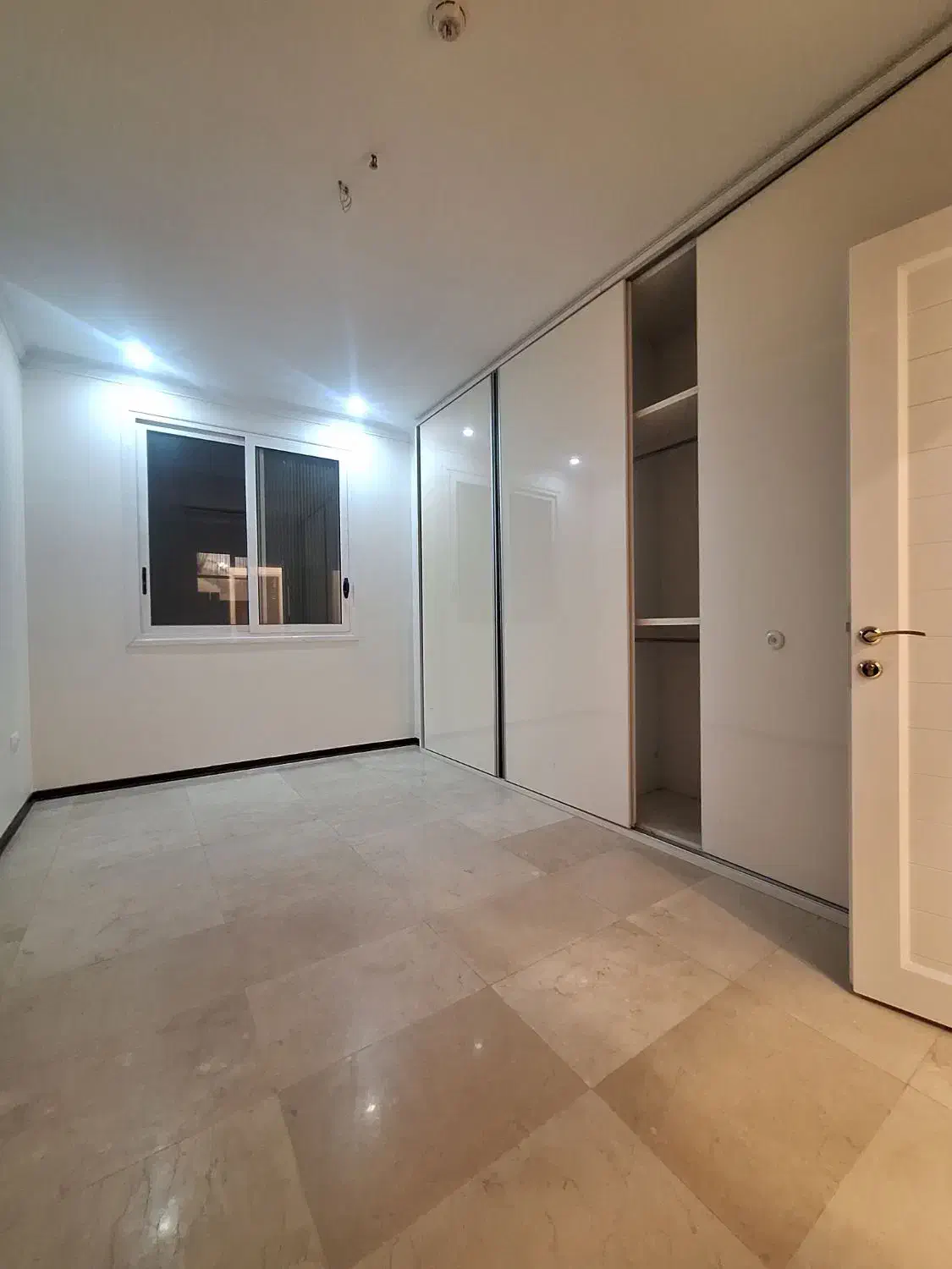 آپارتمان ۱۷۴ متری خوش نقشه در دروس