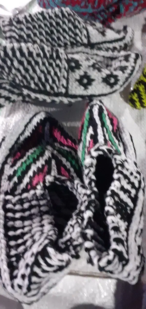 گیوه تکی و عمده|لباس|آستانه اشرفیه, |دیوار