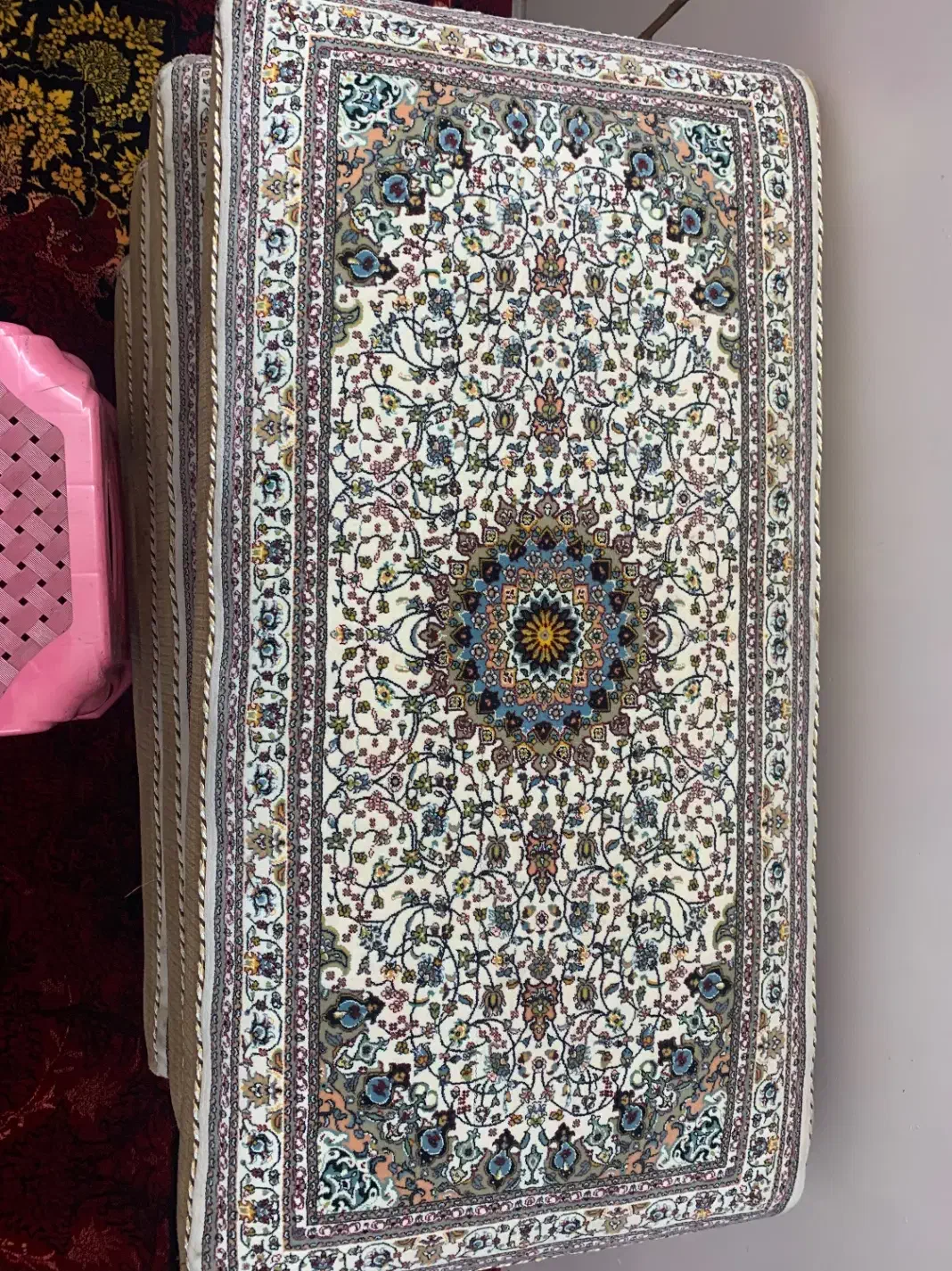 پشتی هزار شانه|پشتی|قم, چهل درخت|دیوار