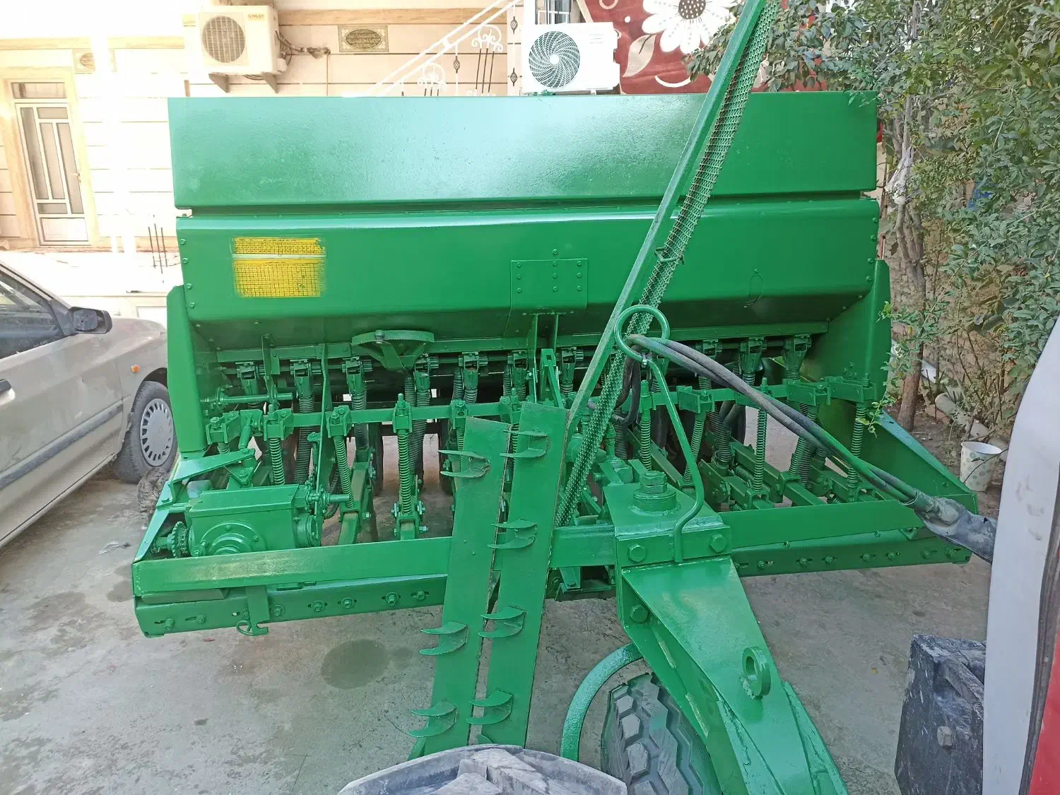 عمیق کاری گندم جو کلزا ونخود|خدمات باغبانی و درختکاری|سنگدوین, |دیوار