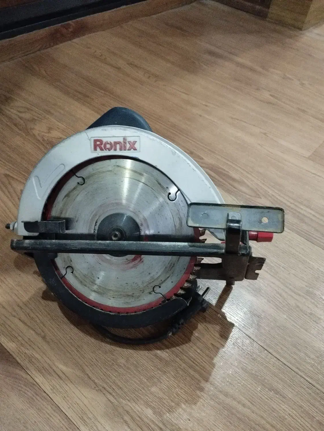 اره گرد بر ۳۴۱۰ رونیکس|ابزارآلات|شاهین‌شهر, شهرک هشت بهشت|دیوار