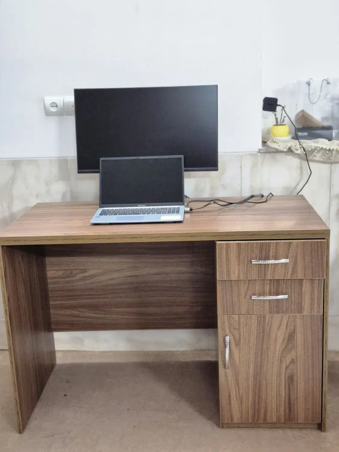 میز تحریر ، اداری نو و سالم|میز تحریر و کامپیوتر|یزد, |دیوار