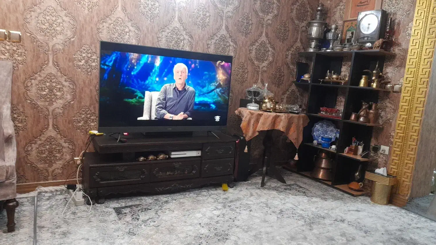 میزTV|میز تلویزیون|تهران, فلسطین (میدان انقلاب)|دیوار