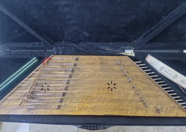 سنتور|سازهای سنتی|الیگودرز, |دیوار