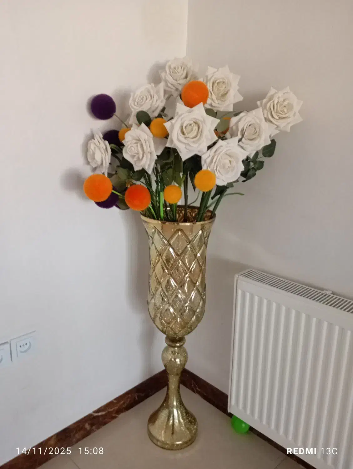 گل ب همراه گلدان|گل مصنوعی|شهریار, کهنز|دیوار