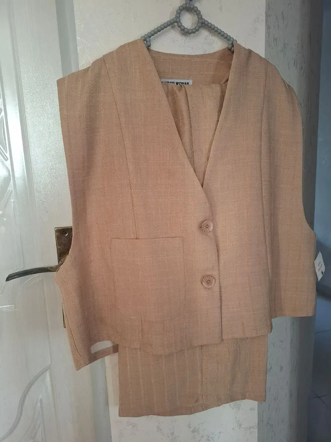 جلیقه شلوارکرم|لباس|رشت, خبرنگار|دیوار