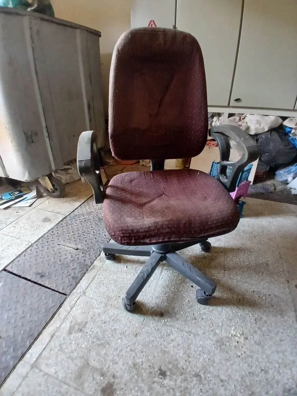 صندلی جکدار چرخی|صندلی و نیمکت|اراک, |دیوار