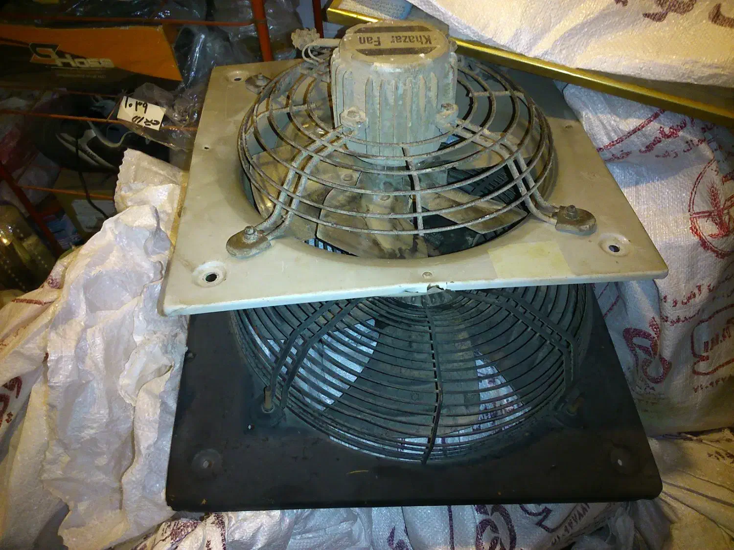 هواکش نیاز به تعمیر|پنکه و تصفیهکنندهٔ هوا|اهواز, فرهنگ شهر|دیوار