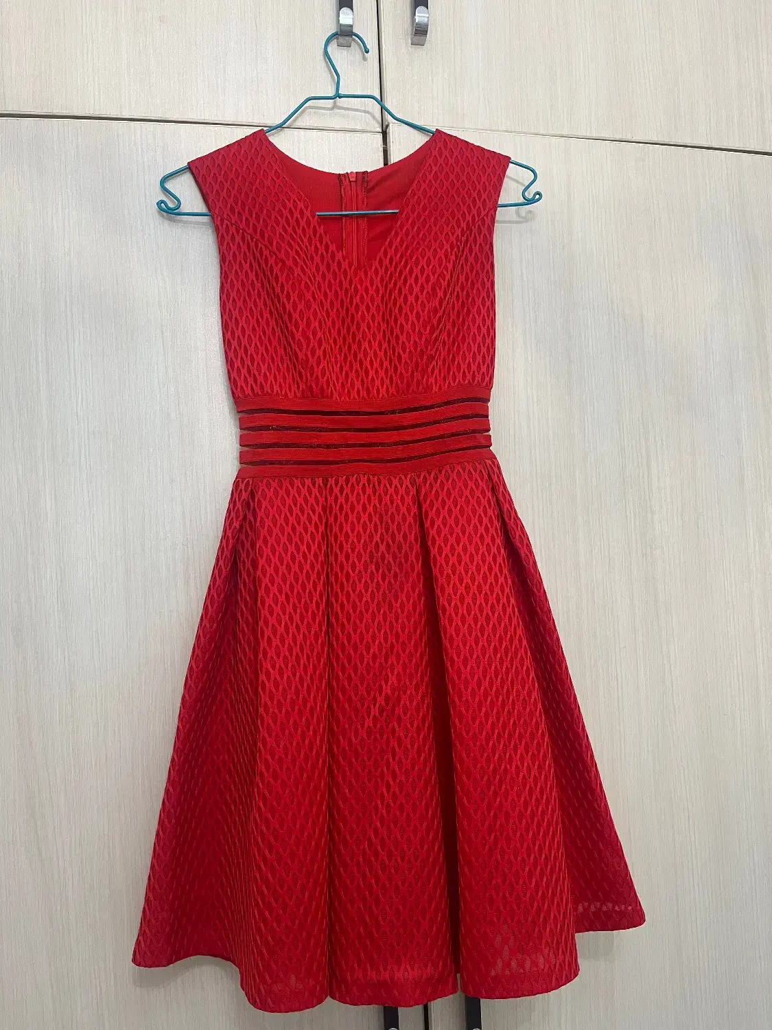 لباس مجلسی|لباس|ساری, |دیوار