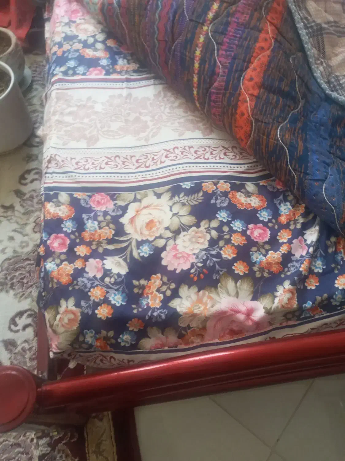 تخت بسیار محکم جنس درجه یک|تشک تختخواب|گلبهار, شهر جدید گلبهار|دیوار